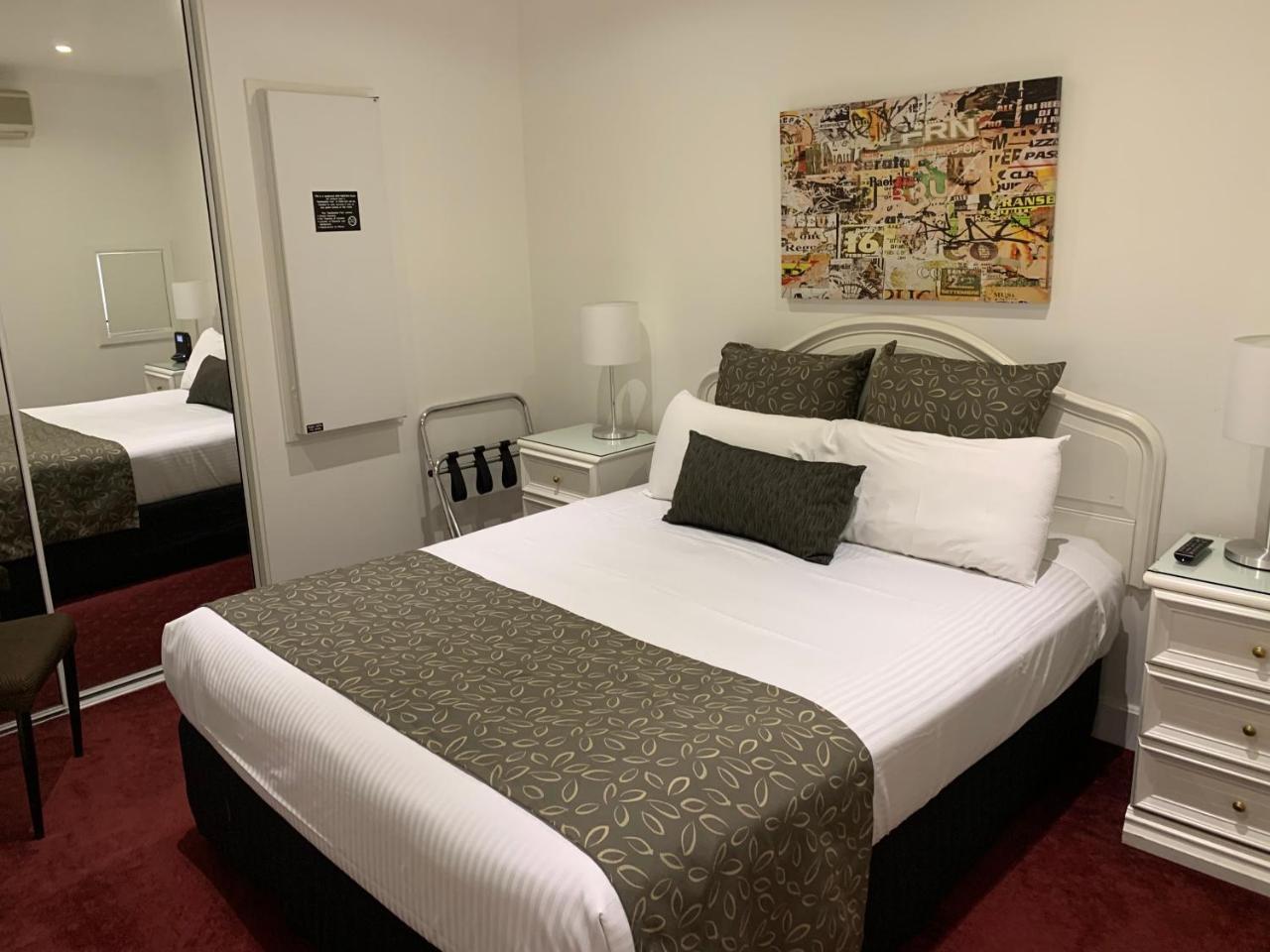 Ensenada Motor Inn And Suites Аделаида Экстерьер фото